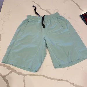 Lululemon Men’s Shorts 9’ No Liner. Size Small